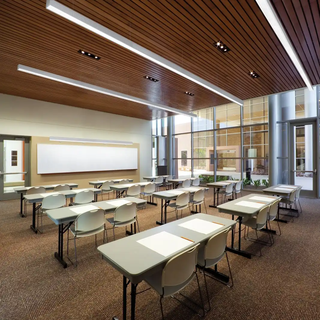 Kontraktor Singapura: Apa Sebab Milih China kanggo Sistem Lampu Kantor